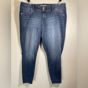 Torrid jegging skinny super stretch mid-rise jean med wash